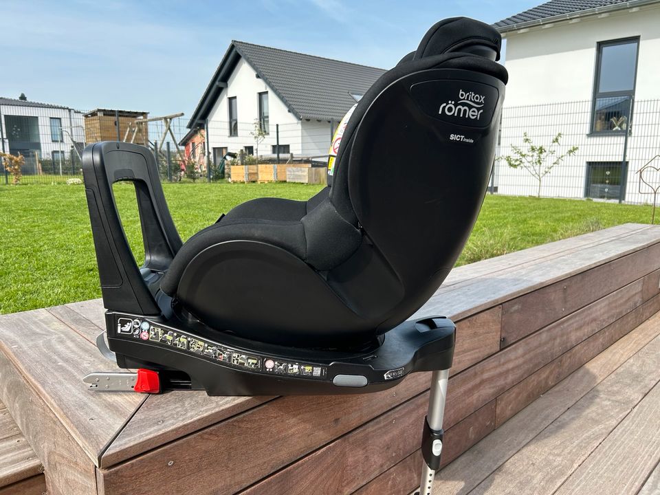 Reboarder Kindersitz Britax Römer Dualfix m i-size in Nümbrecht