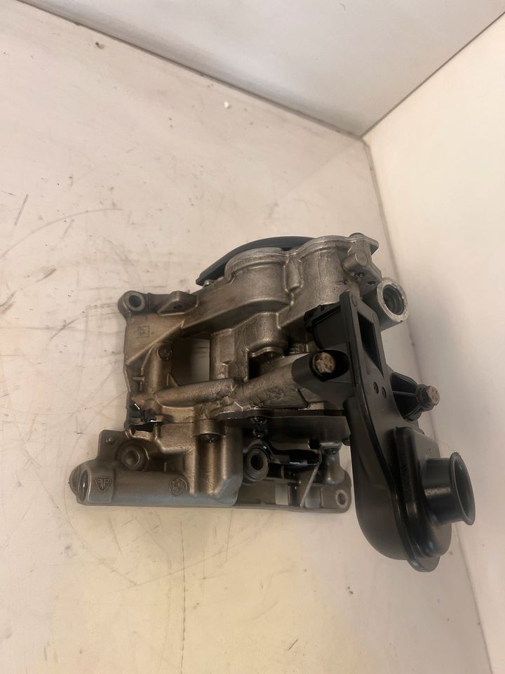 BMW F01 F10 F11 F15 F25 Ölpumpe N57 Motor Öl Pumpe in Heinsberg