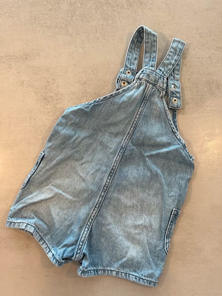 Latzhose Baby Jeans H&M Gr. 74 in Gießen