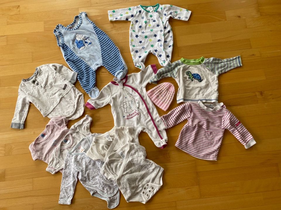 Baby- Kleiderpaket, Strampler, Bodies, Mütze Gr. 50/56 in Hebertshausen