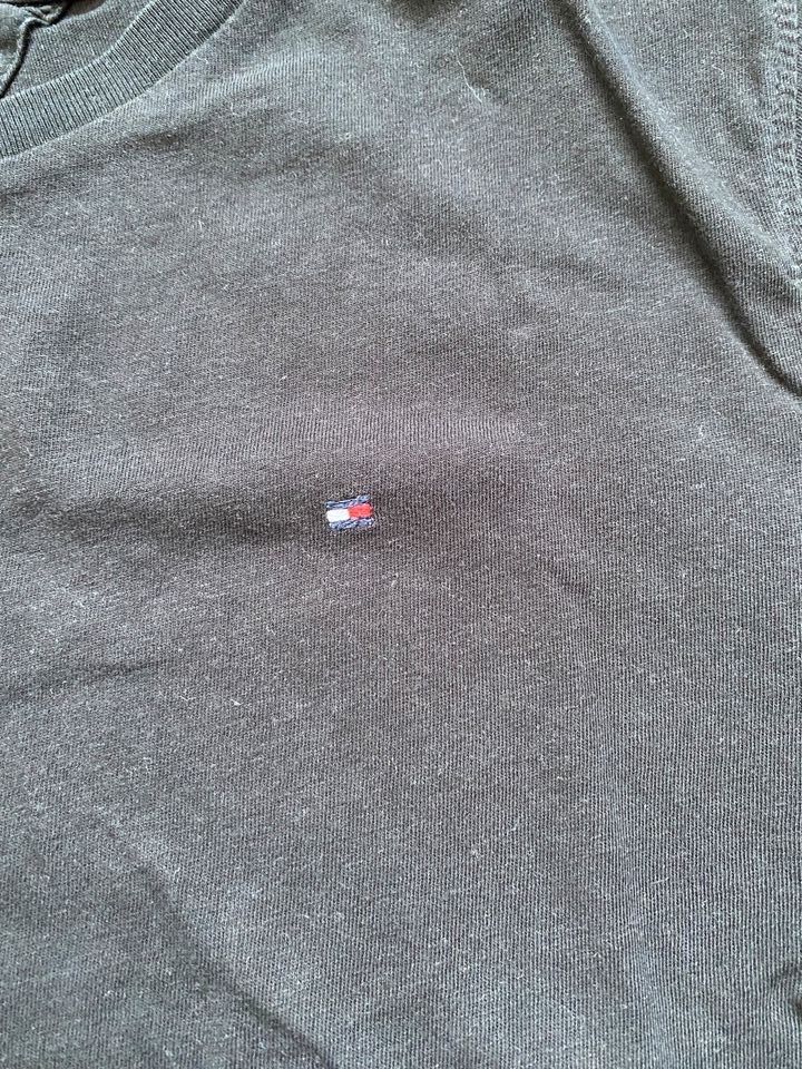 Hilfiger T-Shirt in Duisburg