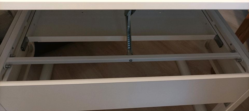 Schreibtisch weiß höhenverstellbar für Kinder in Büchenbach