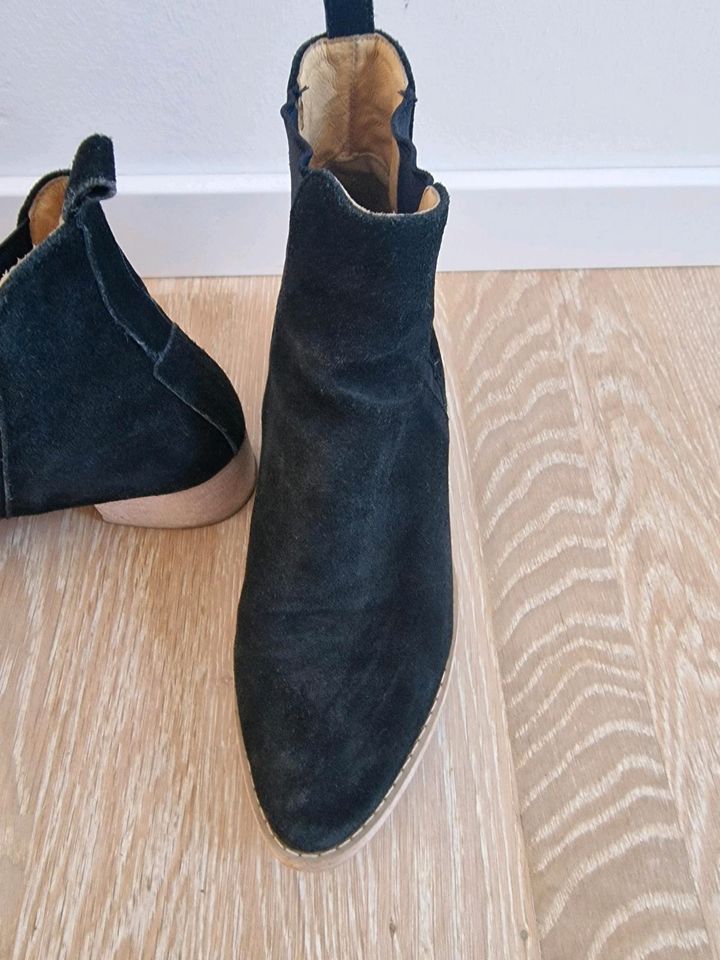 Elegante Stiefelette aus Wildleder von Anna Bork in Osdorf