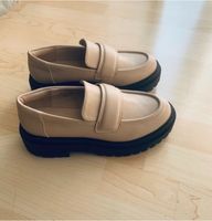 NEU Loafer Sommer Schuhe beige schwarz Plateau 38 Sachsen-Anhalt - Stendal Vorschau