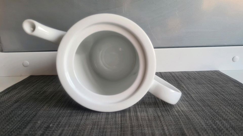 Porzellan Kaffee Tee Kanne 1 Liter schlichtes Design unbenutzt in Rastatt