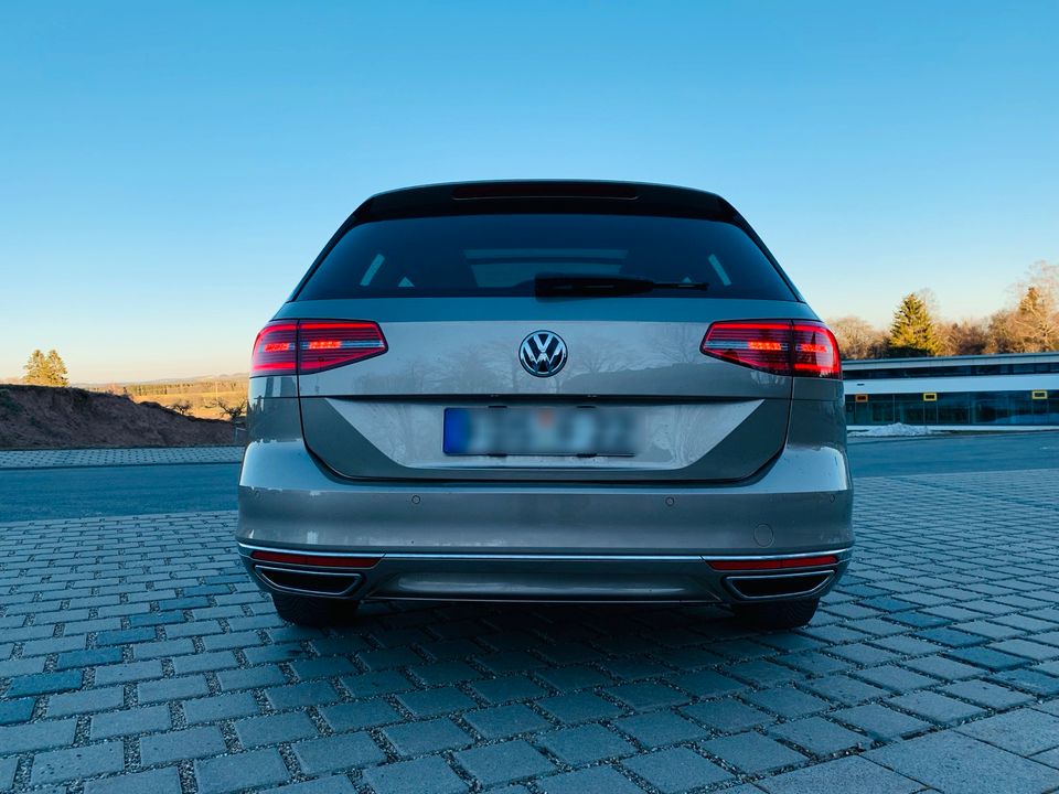 Passat B8 Highline BiTurbo in Loßburg