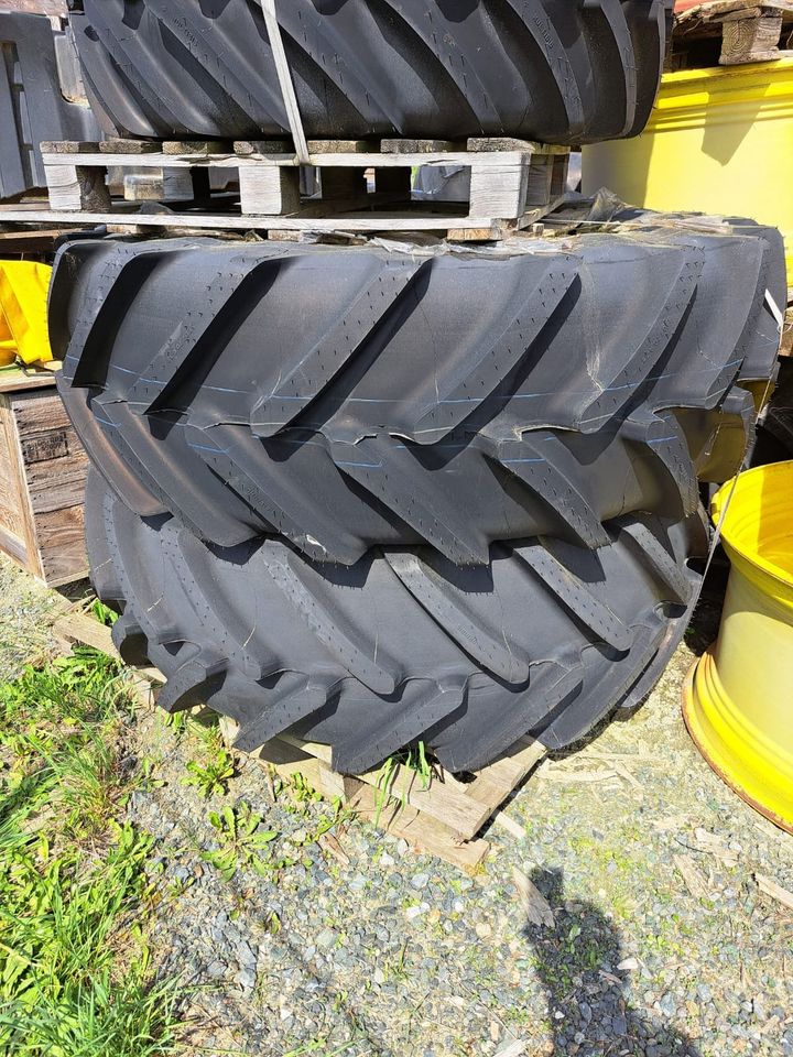 Komplettrad 580/70R38 Michelin Abverkauf John Deere Traktor in Leuchtenberg