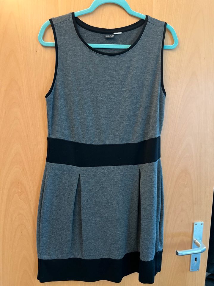 Kleid Größe 40/42 in Hechingen