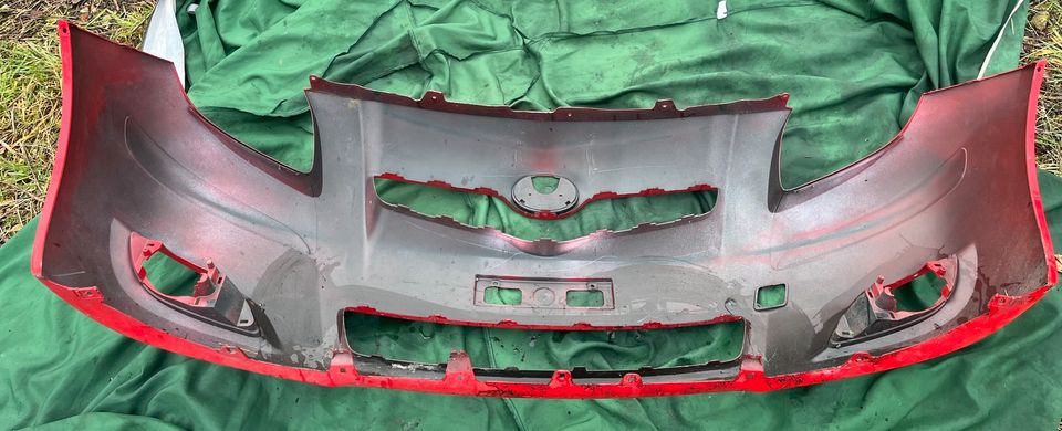 Toyota Yaris Stoßstange vorne 521190D340 in Bottrop