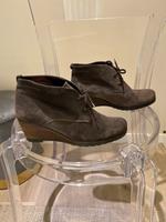 Wildleder Stiefeletten von Gabor taupe grau Gr 38 wedges Nordrhein-Westfalen - Leverkusen Vorschau