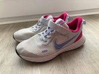 Nike Schuhe Mädchen Gr. 32 Nordrhein-Westfalen - Mülheim (Ruhr) Vorschau