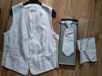 Hochzeit: Weste mit Plastron/ Krawatte & Einstecktuch beige Brandenburg - Zeuthen Vorschau