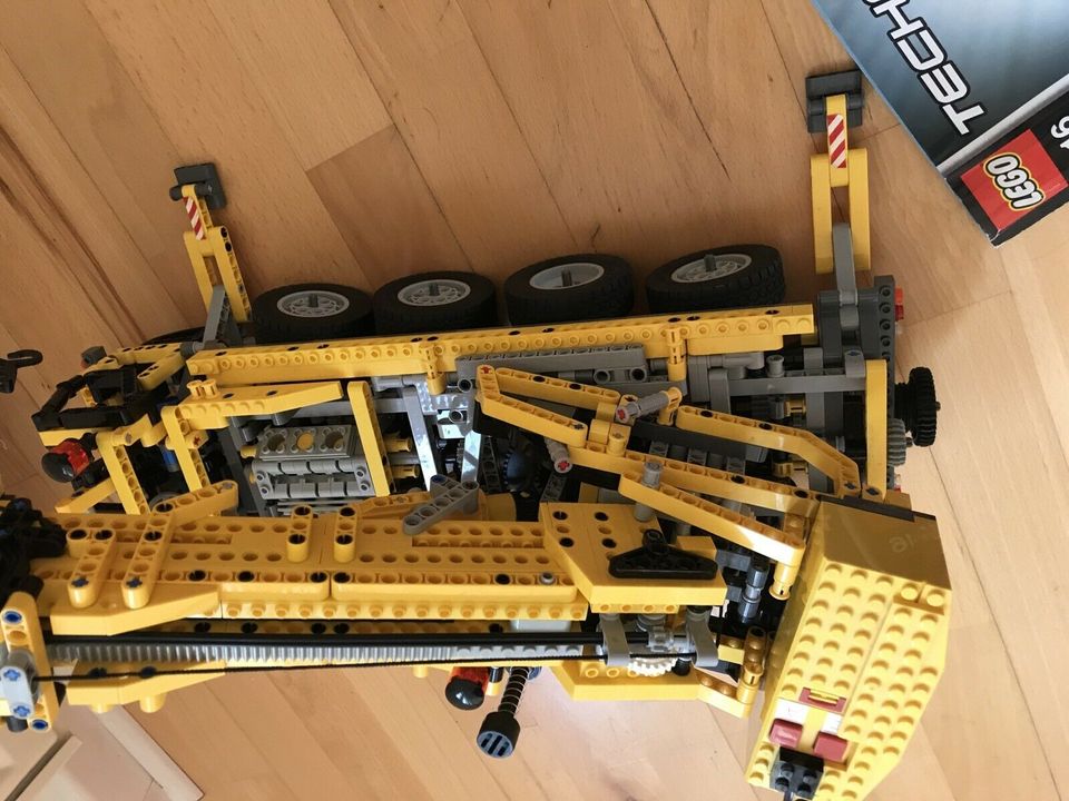 Lego Technic 8421 Kran groß gelb in Berlin
