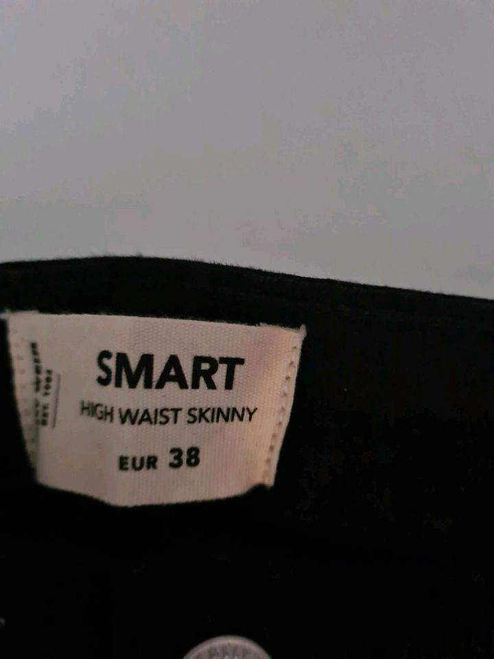 Schwarze High Waist Skinny Jeans von Tally Wailj in Hamburg