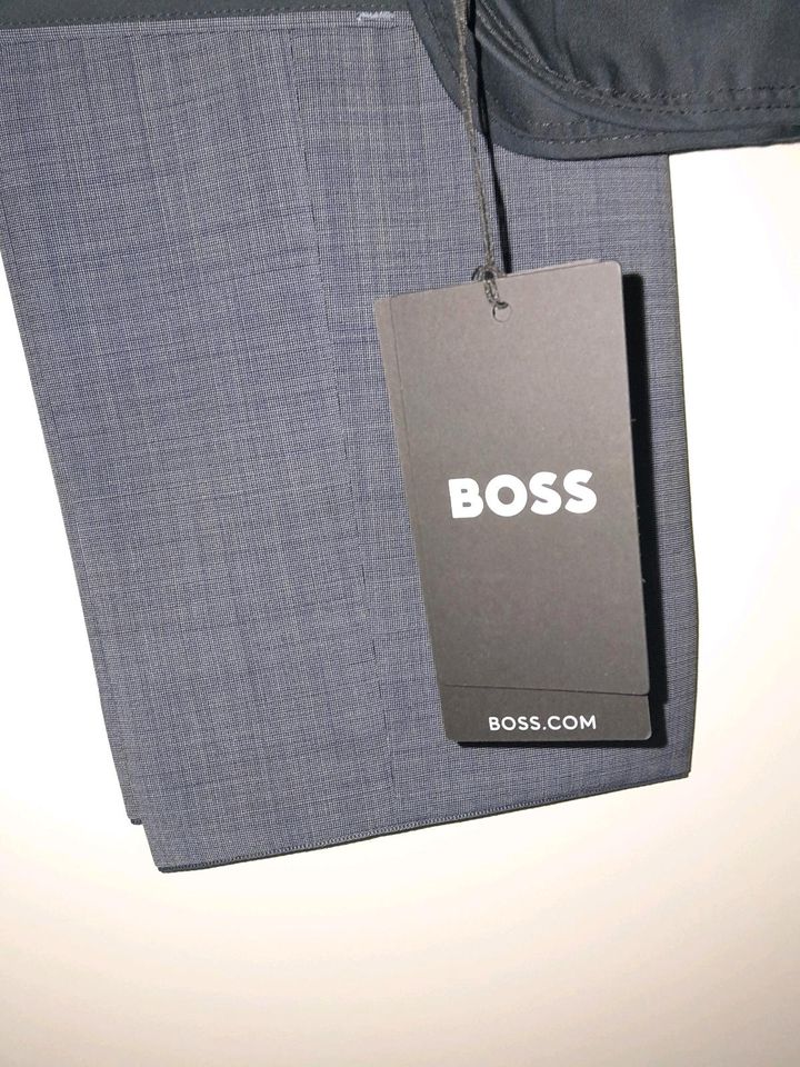 2 x Hugo Boss Hose Stoffhose Anzughose Business blau 50 neuwertig in Nürnberg (Mittelfr)
