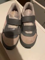 Nike Turnschuhe Größe 33 Neuhausen-Nymphenburg - Nymphenburg Vorschau