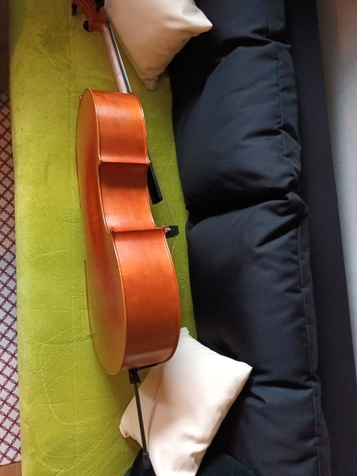 Cello 4/4 sucht neues Zuhause wegen Parkinson Erkrankung in Wuppertal
