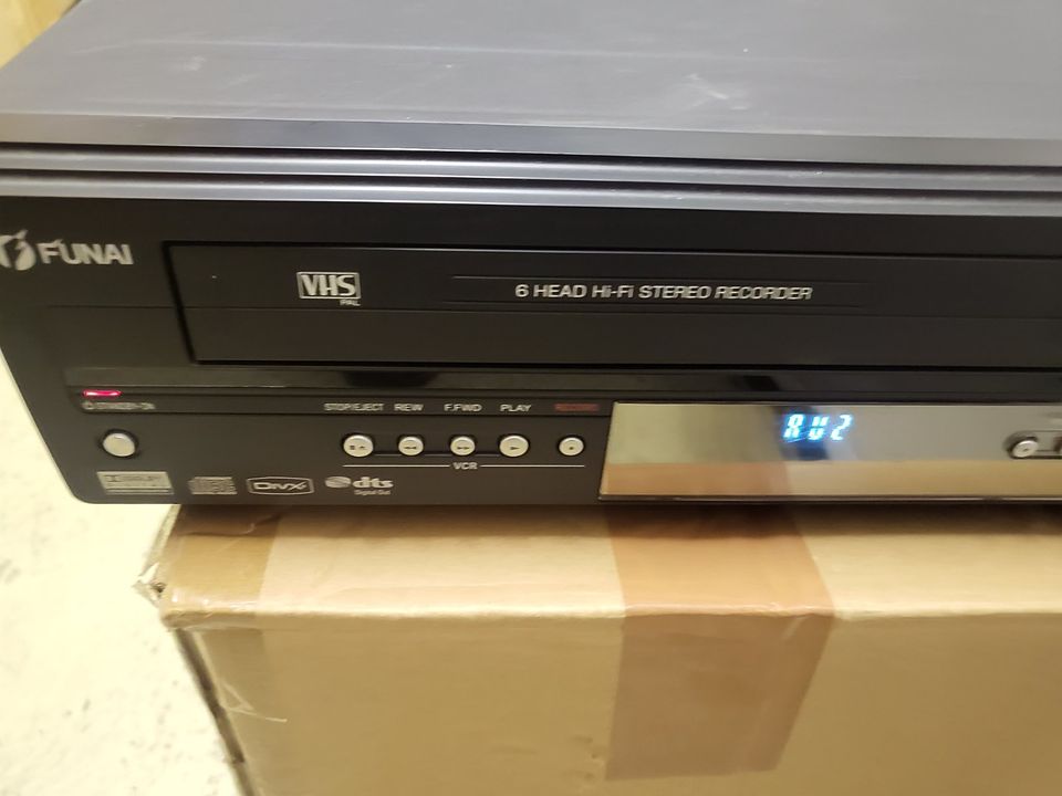 Funai VHS/DVD Videorecorder Kombi mit HDD Festplatte in Düsseldorf
