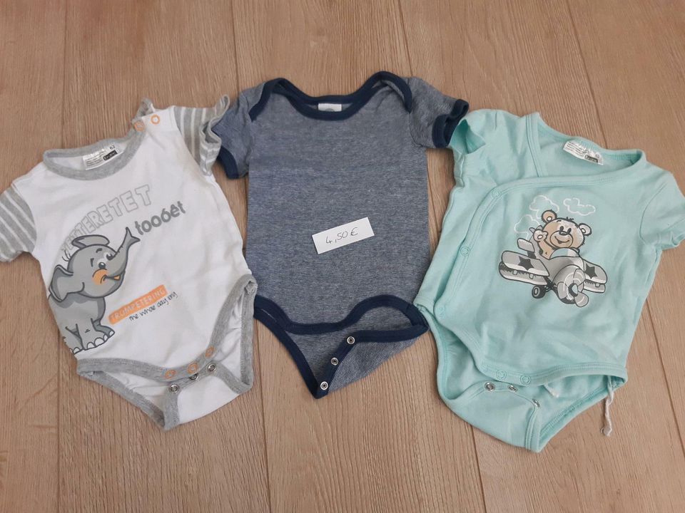 Div. Babykleidung Sommer T- Shirt/Einteiler/Bodys Größe 62 in Oberkirch