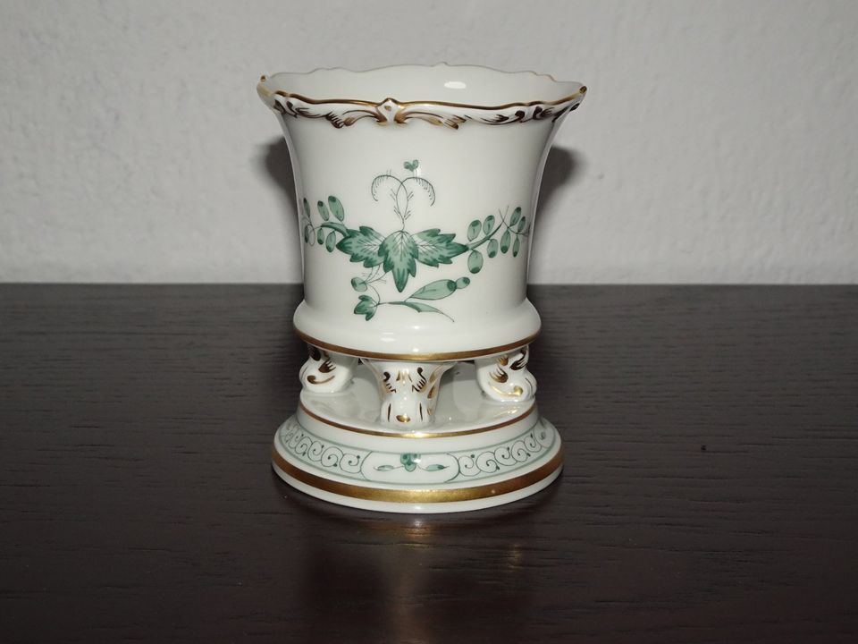 Meissen indisch Grün schöne Vase auf Löwenfüße ( SEHR GUT ) in Hamburg