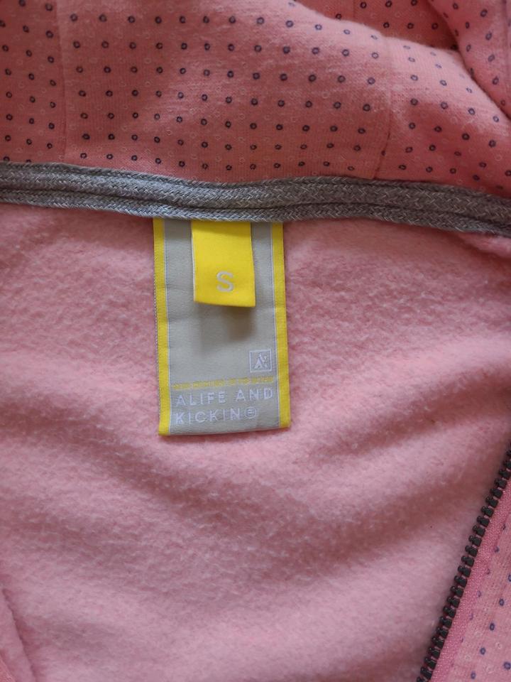 Alife and kickin Strickjacke damen, Gr. S, gebraucht in Hohndorf