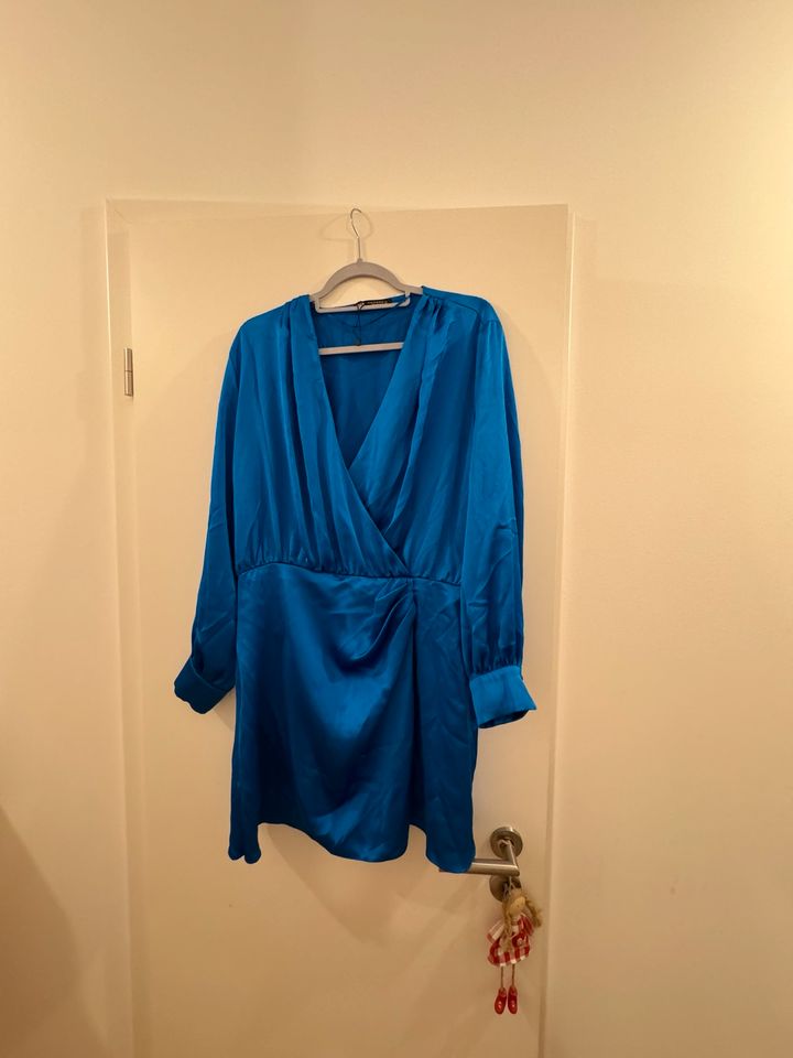 Zara Kleid , Blau , Wie Seide , XXL in Berlin