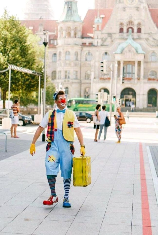 Clown Zauberer Ballonkünstler Kindergeburtstag Kind Hüpfburg in Hannover