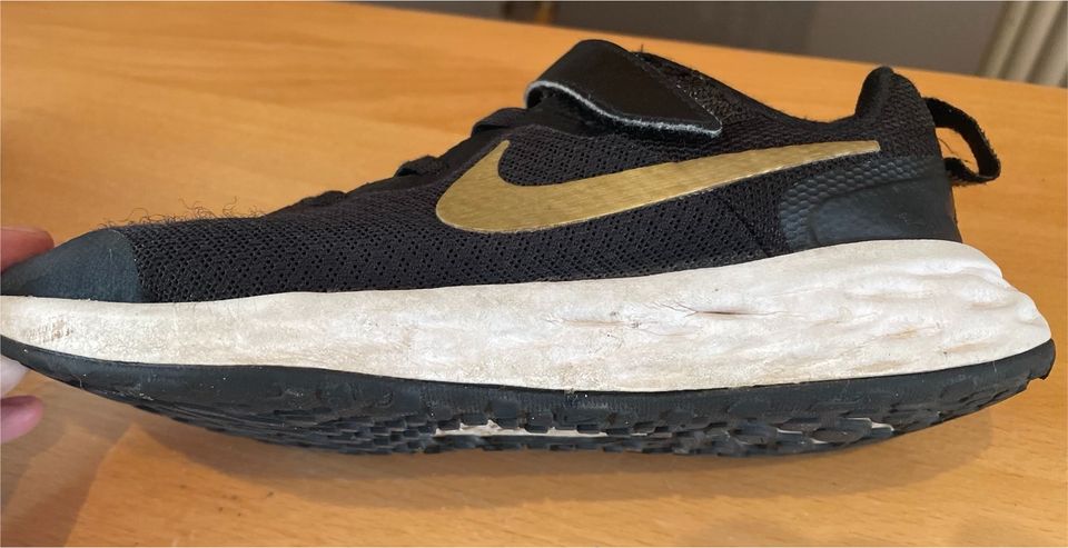 Nike Schuhe Größe 33 in Bielefeld
