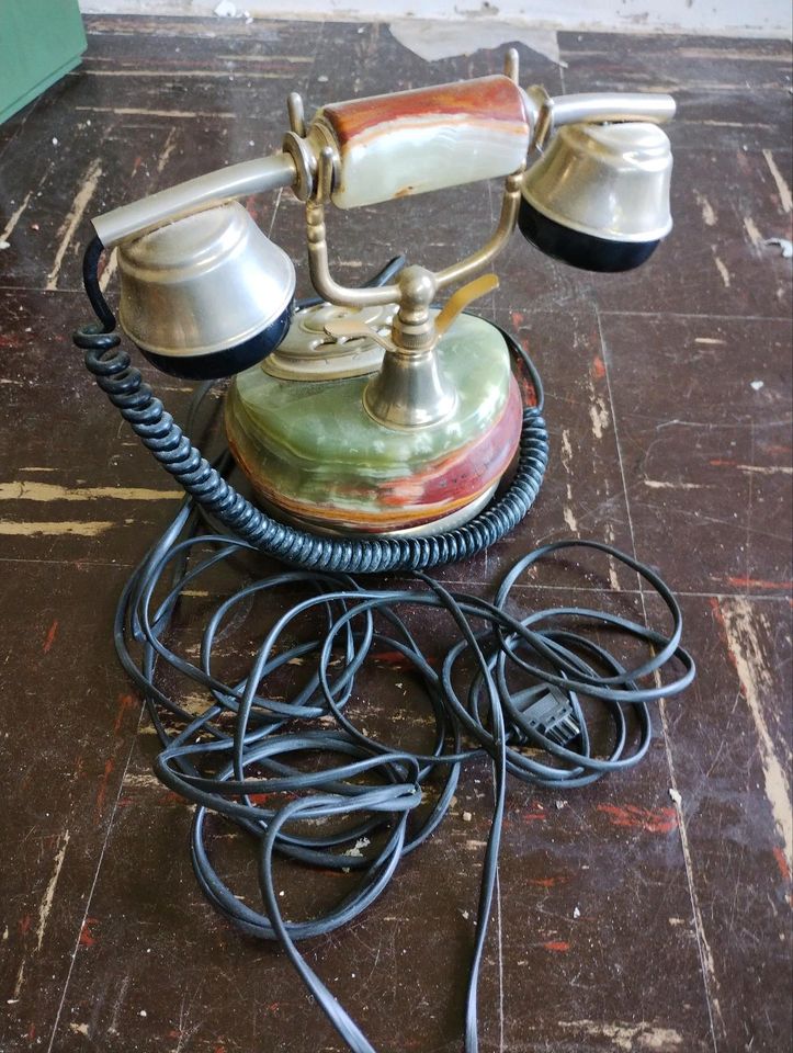 Altes Drehscheiben Telefon in Hamburg