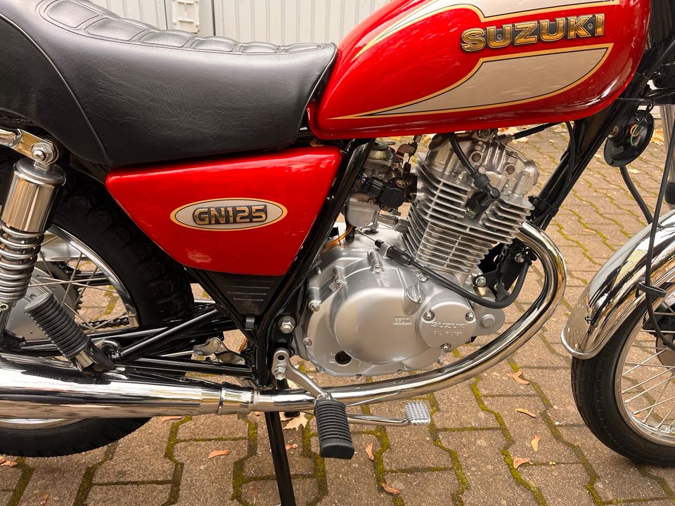 SUZUKI GN 125 U 1.Hand in Berlin