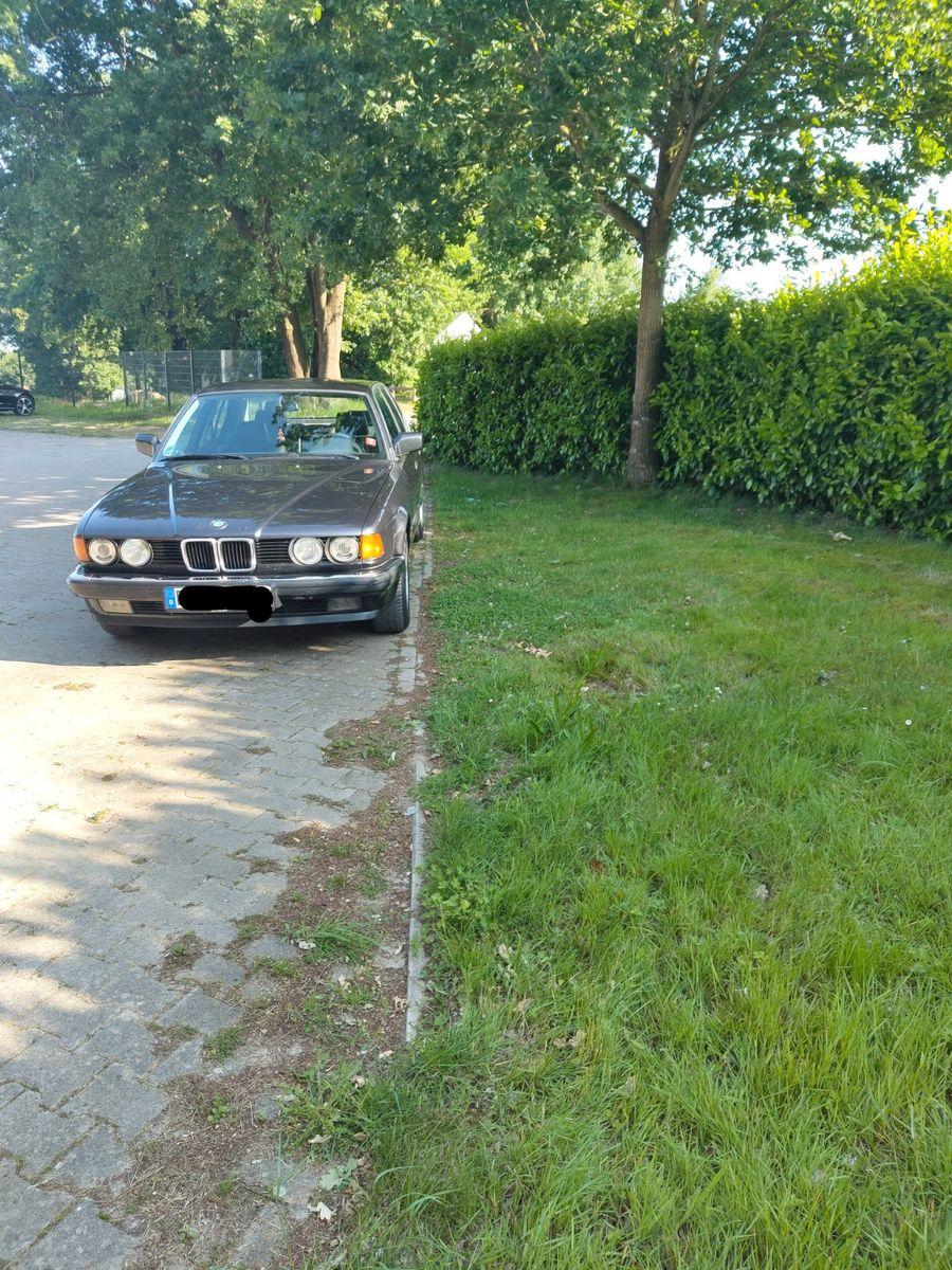 Abbildung des Autos BMW 730