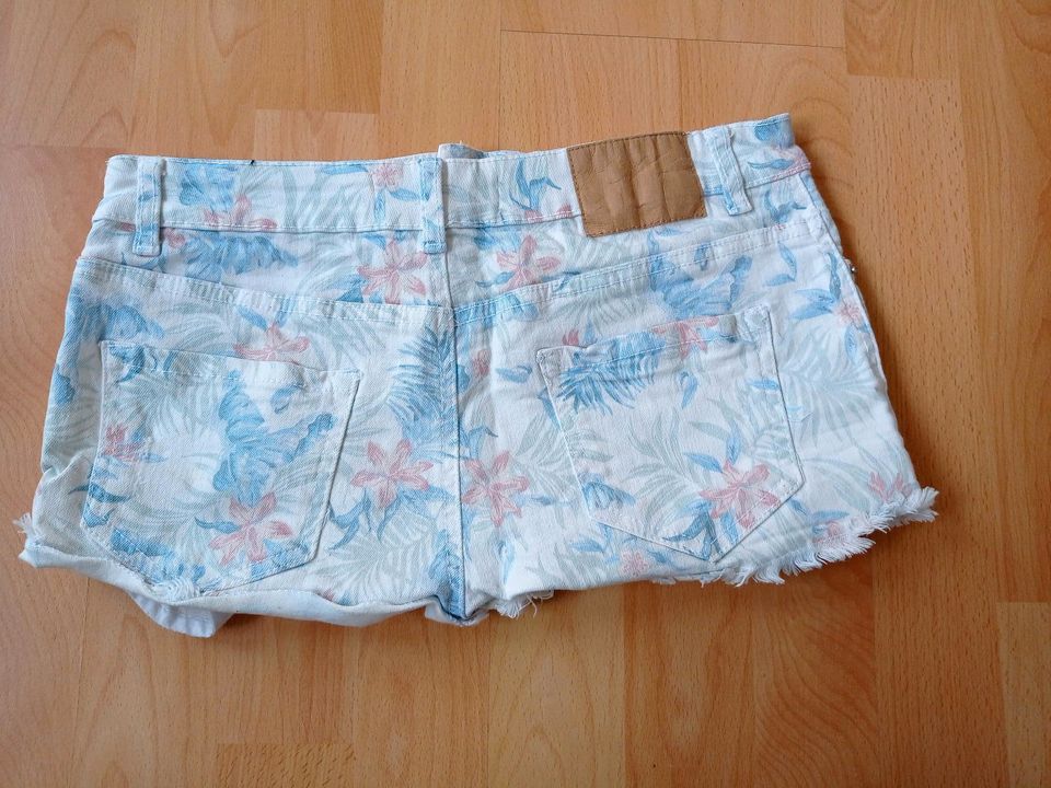 Kurze Hose Jeans Hotpants Gr. 34 in Ludwigsburg