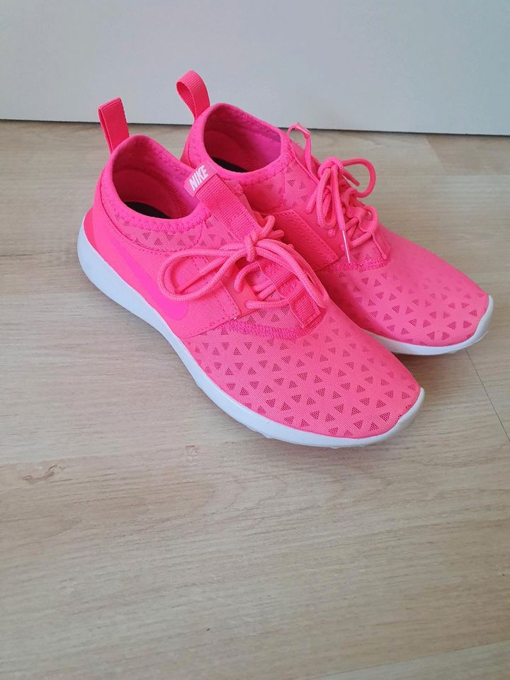 Nike Juvenate Schuhe, pink, Gr. 37,5 in Kelkheim