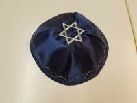 Kippa, Jarmulke, Kippah,Kipa dunkelBlau Satin16-17cm Stickerei // Schleswig-Holstein - Osdorf Vorschau