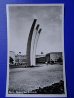 antike Postkarte Berlin Denkmal der Luftbrücke Echte Fotografie Berlin - Zehlendorf Vorschau