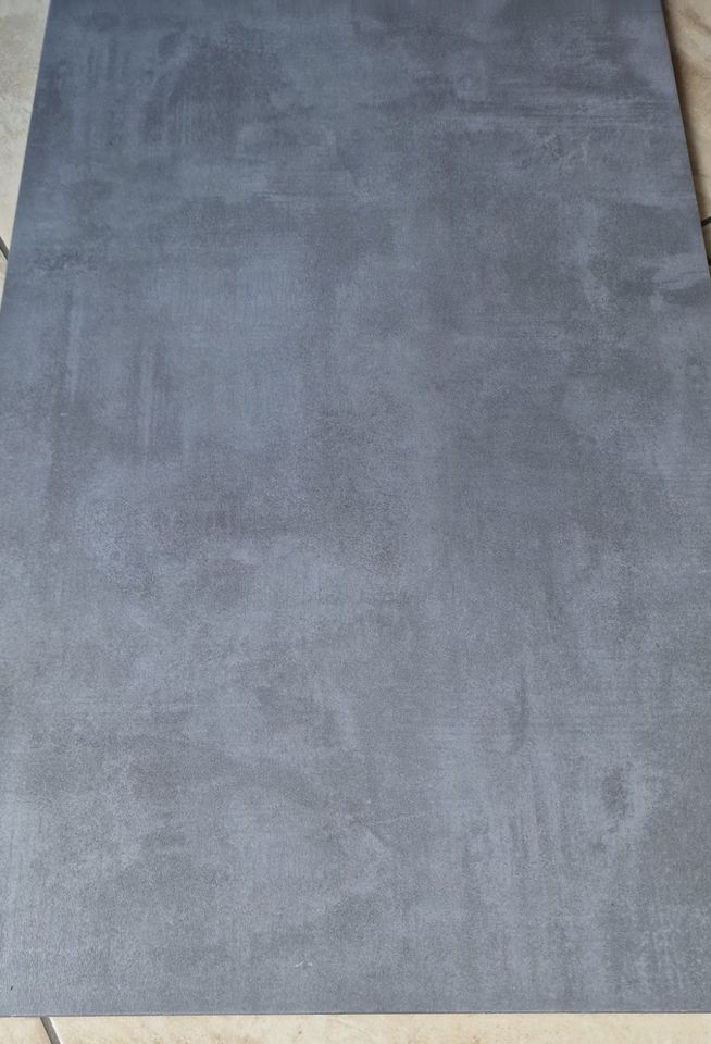 Bodenfliese grau durchgefärbt und anpoliert B-Ware 40x80 in Bad Lippspringe