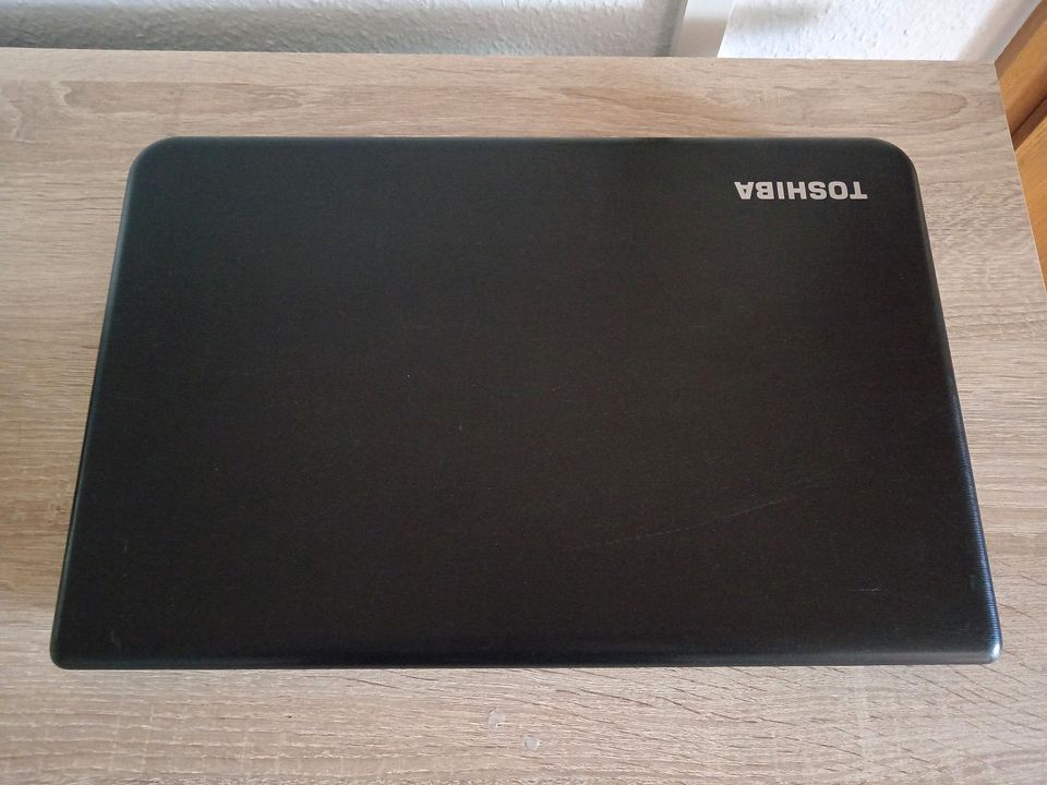 Toshiba Laptop im guten Zustand in Halle