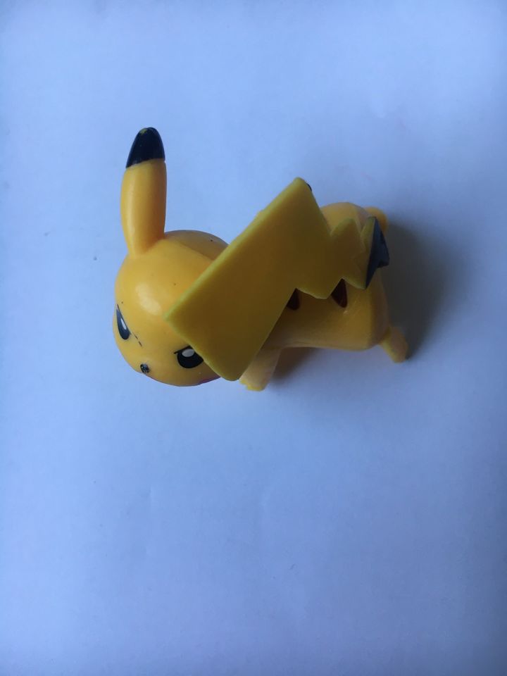 Spielzeugfigur Pokemon Pikachu in Angriff Position 4cm Pika toy in Frankfurt am Main