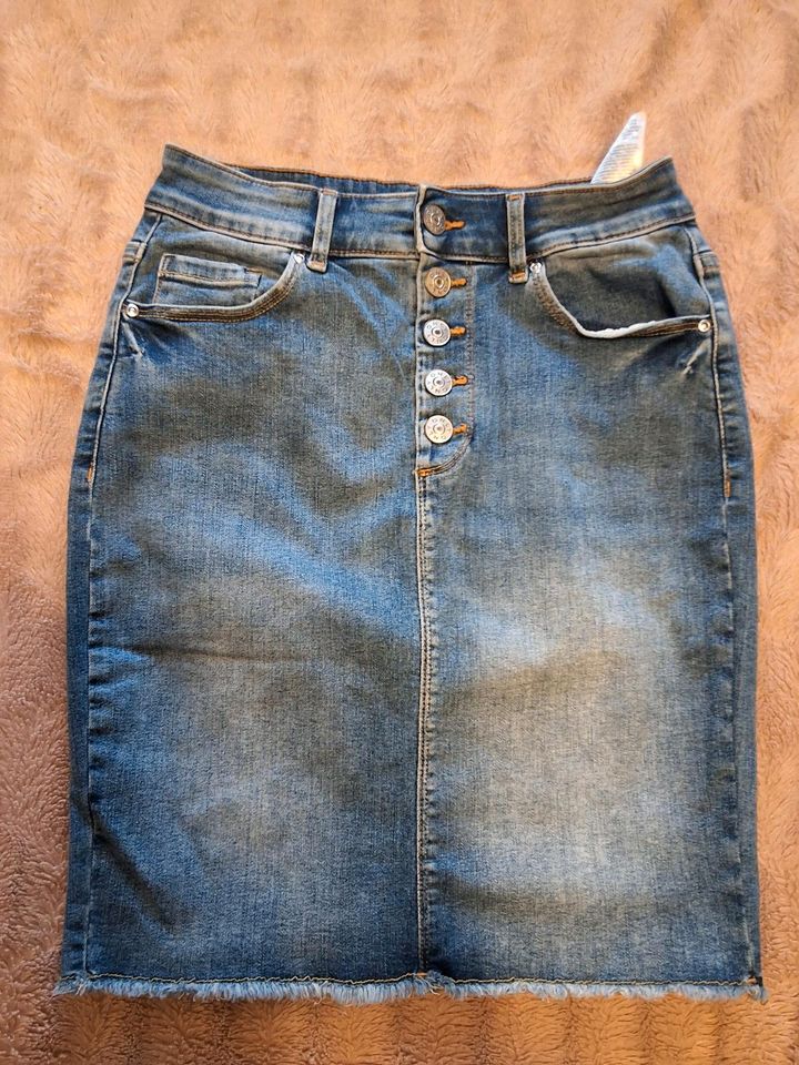 Only Damen Jeans Rock Stretch Gr. M in Gießen