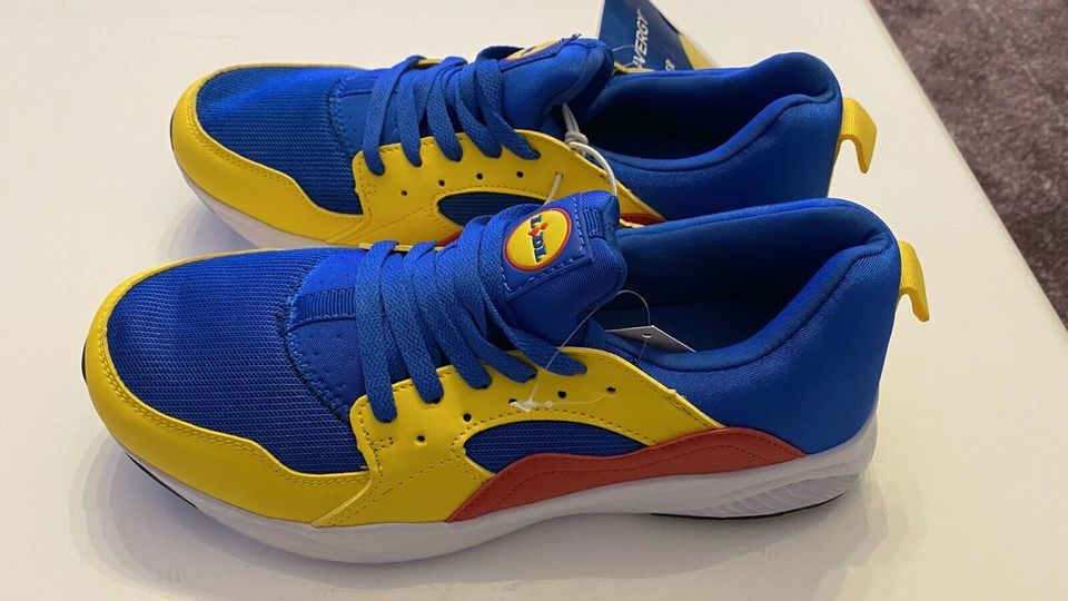 Limitierte Lidl Sneakers Gr. 42 Fan Kollektion Turnschuhe in Donaueschingen