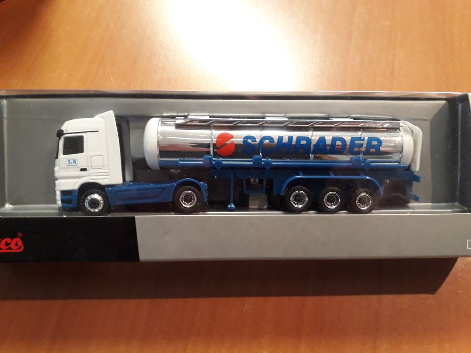 Schuco 1:87 Edition Mercedes Actros V8 Tanksattelzug Schrader in Scheeßel