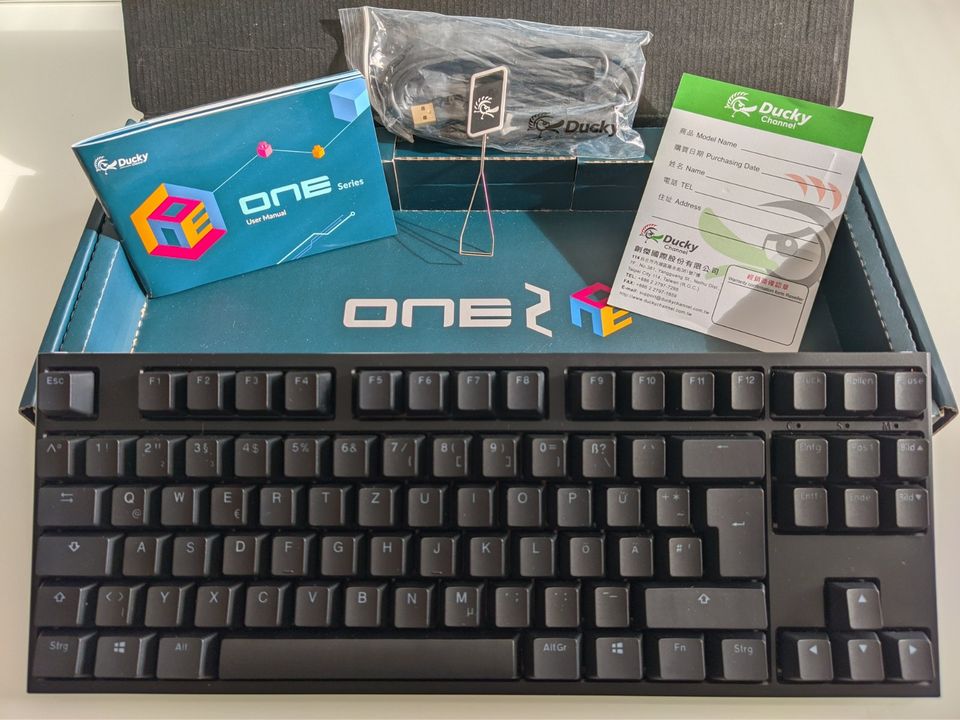 Ducky One 2 Blue LED TKL Cherry MX Brown Mechanische Tastatur in Berlin