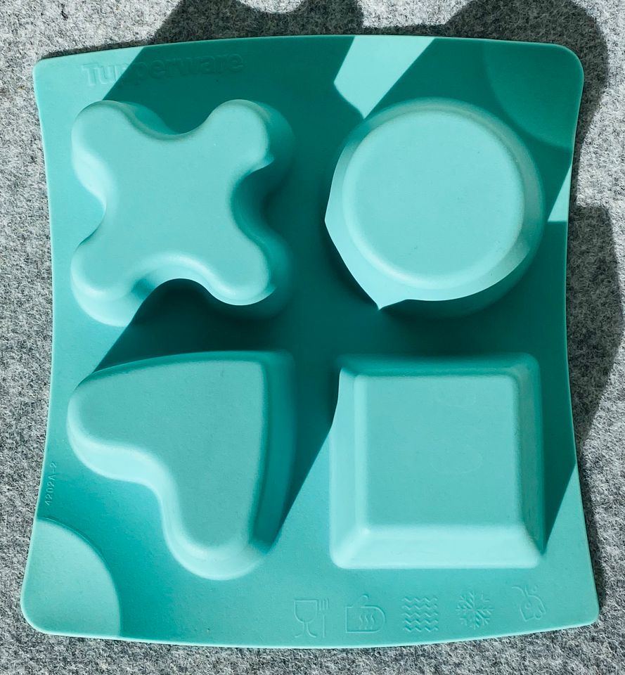 TUPPERWARE NEU Silikonformen- kleiner Prinz Gugelhupf & Muffinfor in Ladbergen