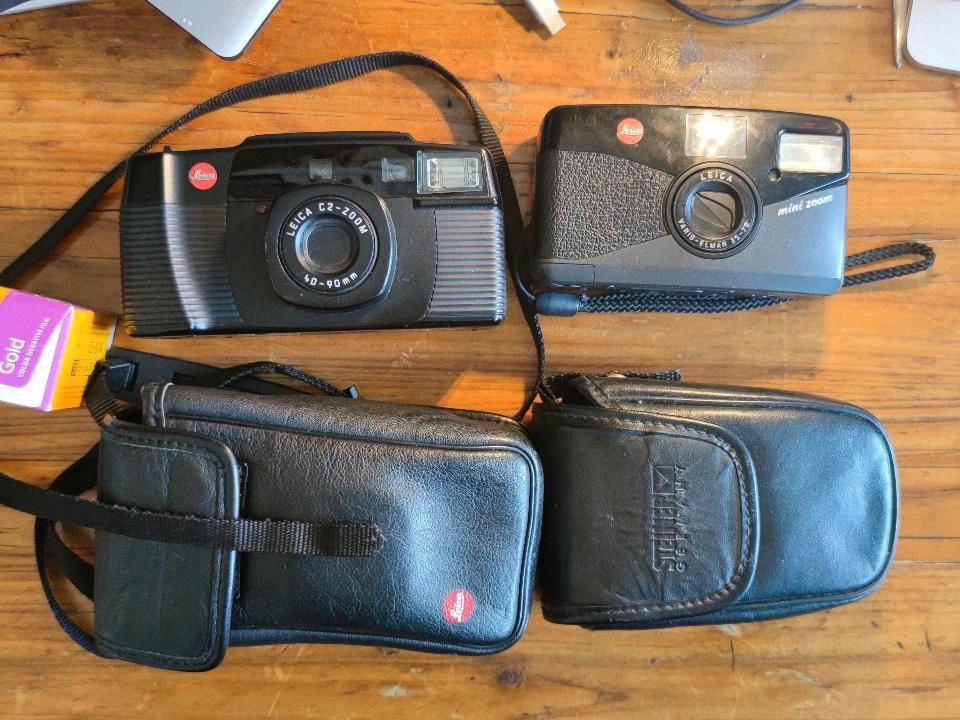 Zwei Leica Analogkameras in Bonn
