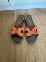 H Sandalen Holz Pantoletten Gr.39 orange elegant Slipper Hessen - Taunusstein Vorschau