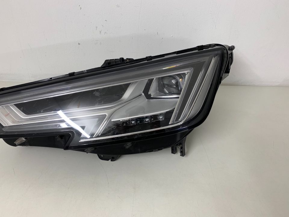 Audi A4 S4 8W Voll LED Scheinwerfer Links Original 8W0941033 in Essen