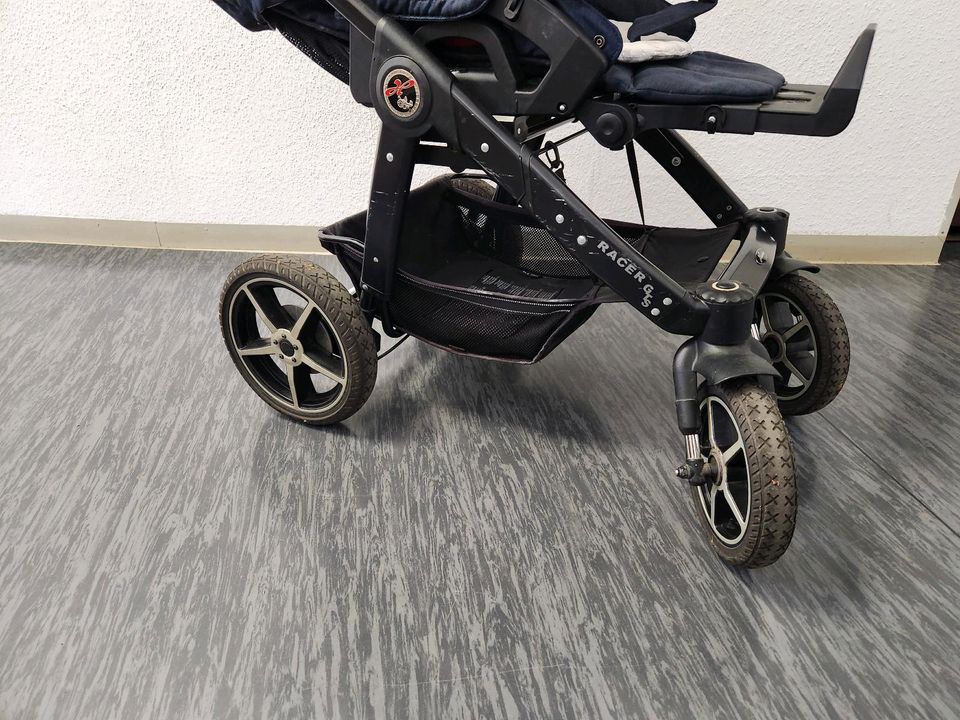 2 in 1 Kinderwagen (Babywanne / Sportsitz) in Berlin