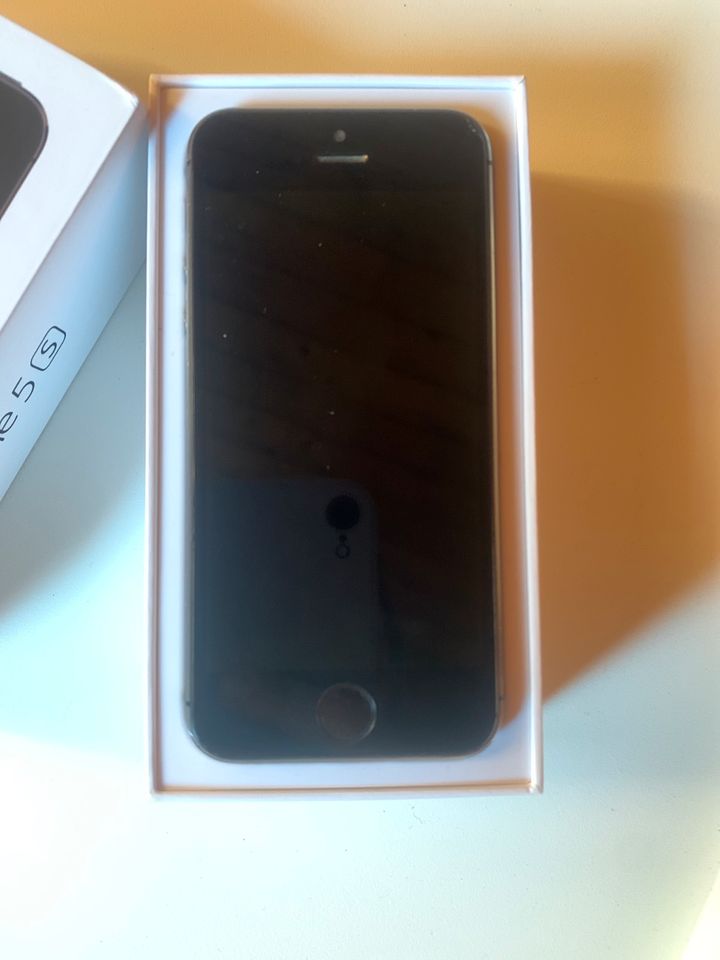 I phone 5 s Space Gray 32 GB in Wermelskirchen