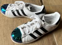 adidas Sneakers Superstar Weiß Größe 39,5 Brandenburg - Neuenhagen Vorschau