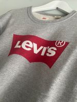 Levi’s Pullover Größe L grau rot classic Nordrhein-Westfalen - Mechernich Vorschau